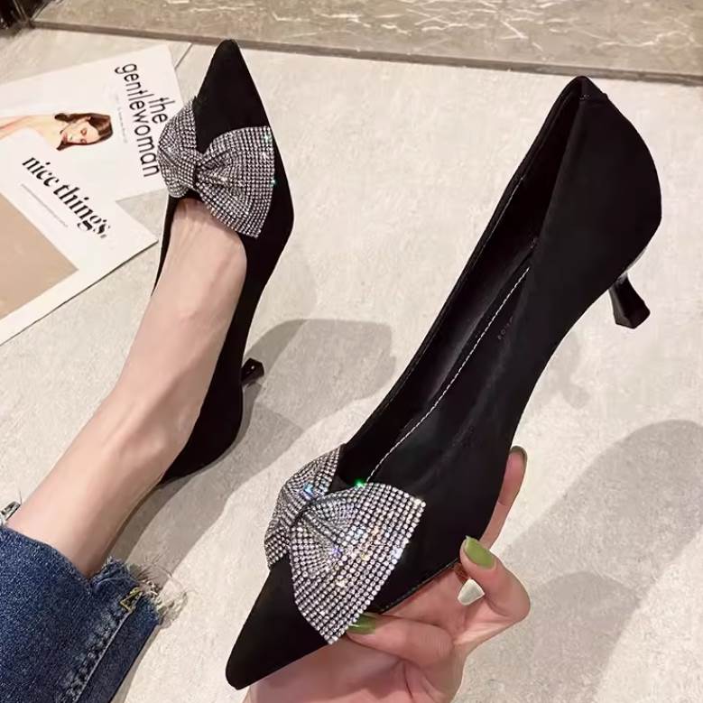パンプス 靴 シューズ ハイヒール ポインテッドトゥ ピンヒール レディース かわいい 大人可愛い きれいめ 上品 こなれ感 シンプル カジュアル 主役級 存在感 個性的 韓国 オルチャン デート お出かけ パンプス 5cmヒール 痛くない 歩きやすい 履きやすい 安定性