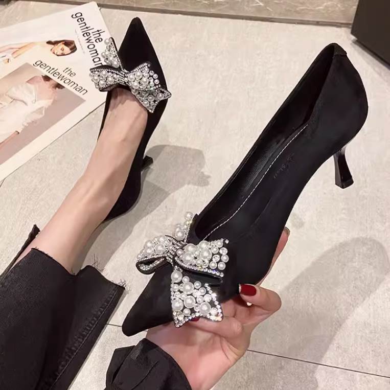 パンプス 靴 シューズ ハイヒール ポインテッドトゥ ピンヒール レディース かわいい 大人可愛い きれいめ 上品 こなれ感 シンプル カジュアル 主役級 存在感 個性的 韓国 オルチャン デート お出かけ パンプス 5cmヒール 痛くない 歩きやすい 履きやすい 安定性