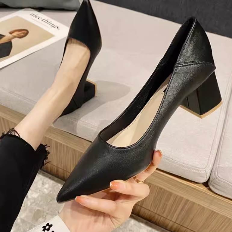 パンプス 靴 シューズ ハイヒール ポインテッドトゥ 太ヒール レディース かわいい 大人可愛い きれいめ 上品 こなれ感 シンプル カジュアル 主役級 存在感 個性的 韓国 オルチャン デート お出かけ パンプス 5cmヒール 痛くない 歩きやすい 履きやすい 安定性