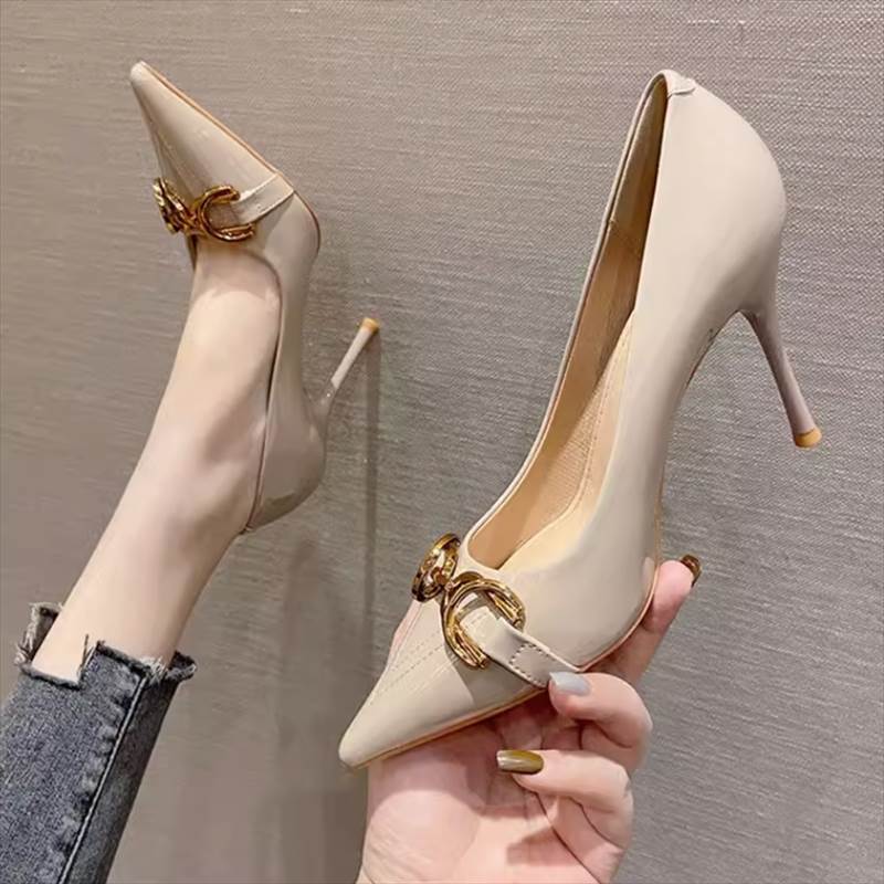 パンプス 靴 シューズ ハイヒール ポインテッドトゥ ピンヒール レディース かわいい 大人可愛い きれいめ 上品 こなれ感 シンプル カジュアル 主役級 存在感 個性的 韓国 オルチャン デート お出かけ パンプス 9cmヒール 痛くない 歩きやすい 履きやすい 安定性