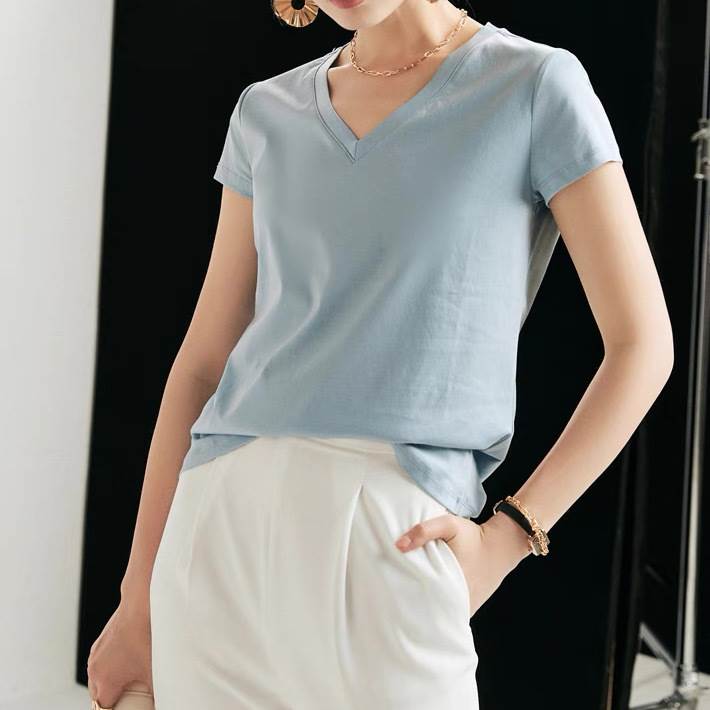 Tシャツ カットソー ブラウス トップス 半袖 Vネック スリムフィット 爽やか レディース かわいい 大人可愛い きれいめ こなれ感 シンプル カジュアル 主役級 存在感 個性的 韓国 オルチャン デート お出かけ Tシャツ プルオーバー ストレート ラフ ミディアム丈｜ORIENTAL WIND