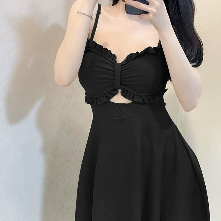 スイムウェア 水着 ワンピース 谷間見せ キャミソール レディース かわいい 大人可愛い きれいめ 上品 こなれ感 シンプル カジュアル 主役級 存在感 個性的 韓国 オルチャン デート お出かけ スイムウェア スタイルアップ パッド付き 脚長 ハイウエスト スカート
