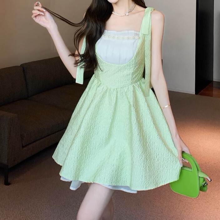 ワンピース ドレス スカート ミニ丈 ショート丈 ウエストマーク 太ストラップ レディース かわいい 大人可愛い きれいめ 上品 こなれ感 シンプル カジュアル 主役級 存在感 個性的 韓国 オルチャン デート お出かけ ワンピース Aライン パール スクエアネック モテ