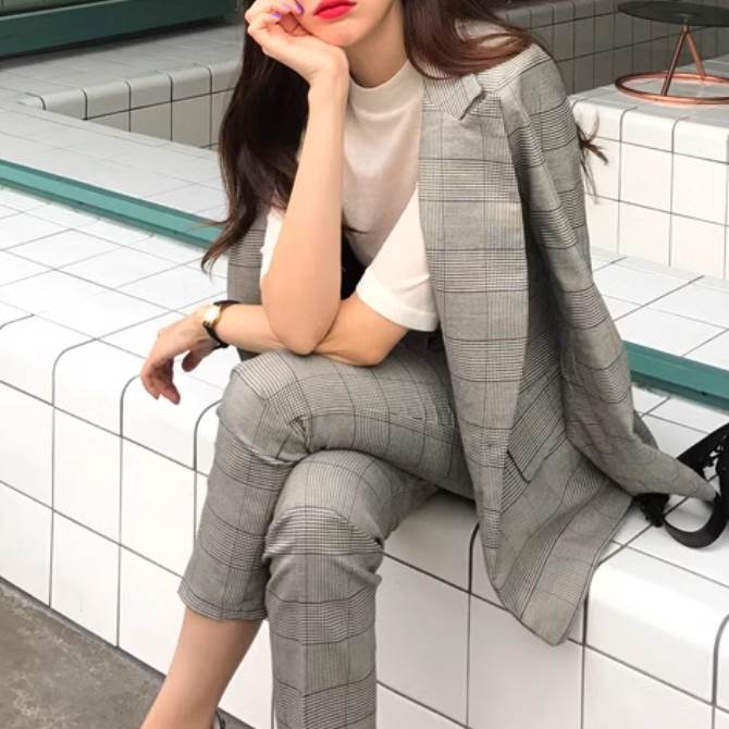 2点セット レディース ジャケット パンツ ボトムス スーツ セットアップ ロングパンツ スラックス 9分丈 長袖 Vネック 襟付き スリム 細身 スマート ポケット ボタン かわいい 大人可愛い きれいめ シンプル カジュアル 上品 おしゃれ かっこいい 韓国 オルチャン｜ORIENTAL WIND