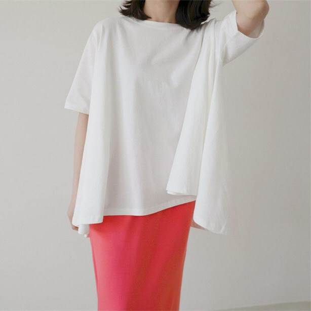 Tシャツ カットソー ブラウス トップス 半袖 ラウンドネック チュニック レディース かわいい 大人可愛い きれいめ こなれ感 シンプル カジュアル 主役級 存在感 個性的 韓国 オルチャン デート お出かけ Tシャツ プルオーバー 体型カバー Aライン コーデ 着回し