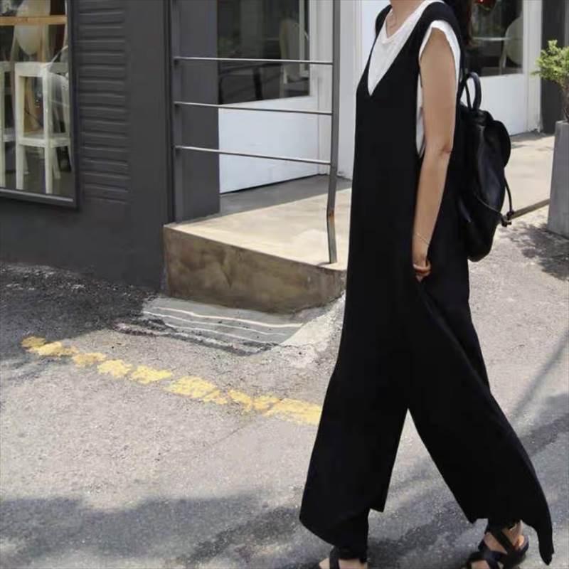 サロペット ボトムス パンツ オールインワン ストレートパンツ ガウチョパンツ ロング ロング丈 アンクル丈 袖なし ノースリーブ Vネック 重ね着 ストレート ワイド ガウチョ Iライン かわいい 大人可愛い きれいめ シンプル カジュアル 大人 韓国 オルチャン