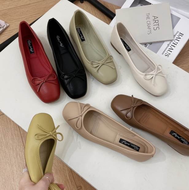レディース パンプス フラットシューズ ぺたんこシューズ ぺたんこパンプス 革靴 モカシン 柔らかい ボア スウェード ベロア コーデュロイ かわいい 大人可愛い きれいめ シンプル カジュアル 上品 おしゃれ かっこいい レトロ フォーマル エレガン 韓国 オルチャン