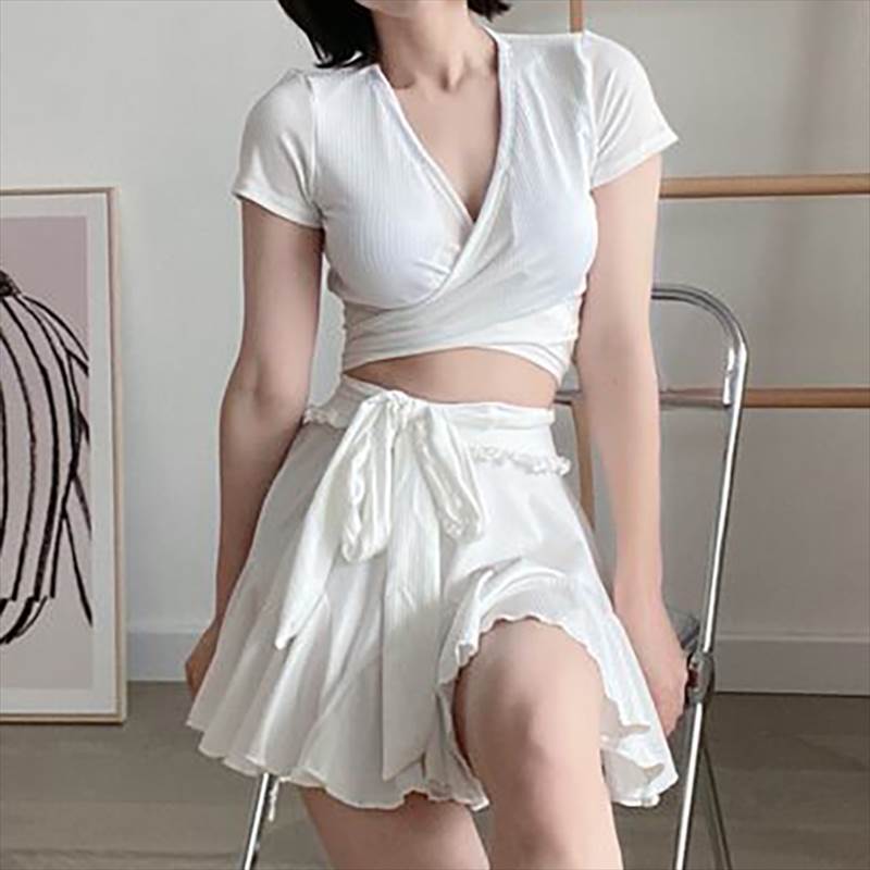 レディース 服のような 水着 スリーピース 3点セット ビキニセット タンキニ スカパン セパレート フリル 半袖 胸元 谷間 大人 可愛い きれいめ 美脚 スタイルアップ セクシー シンプル カジュアル ナチュラル 韓国 オルチャン ホワイト ピンク 海 プール ビーチ リゾート