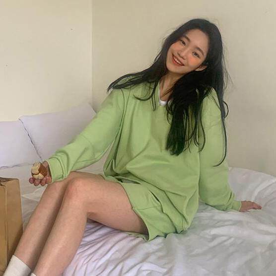 Vネックスウェット ショートパンツ セットアップ トレーナー ショートパンツ ショート ショート丈 袖あり 長袖 Vネック ウエストゴム 綿 上下セット 2点セット ツーピース かわいい 大人可愛い シンプル カジュアル 大人 おしゃれ お洒落 大人可愛い 大人女子 こなれ感