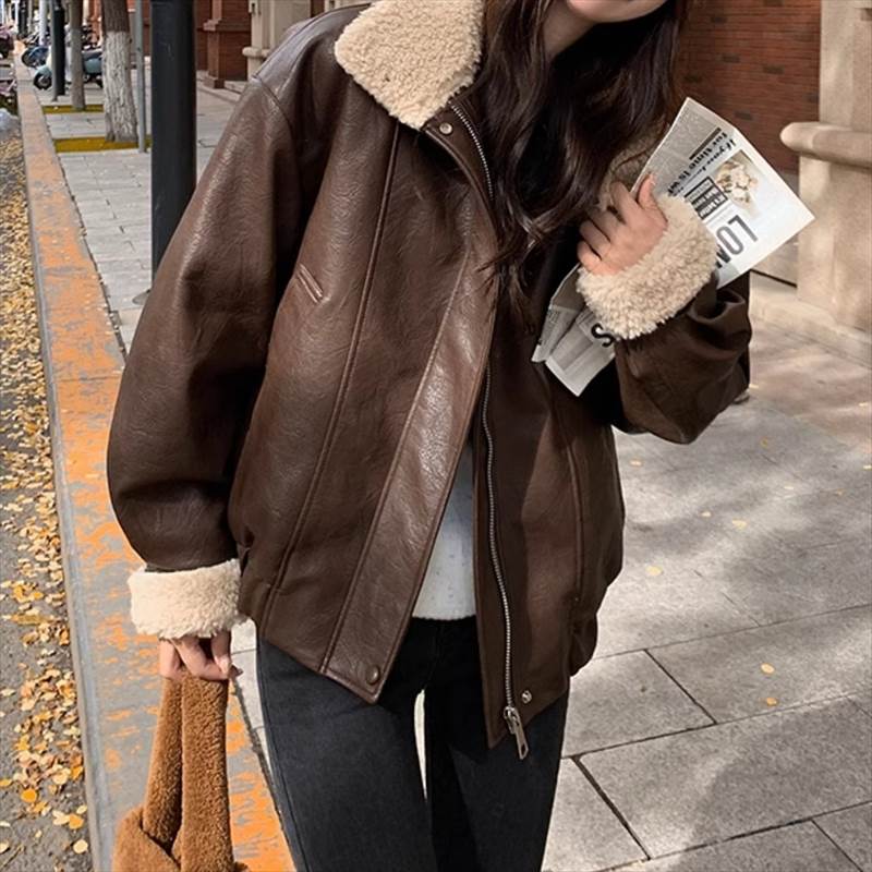 レザー裏ボアジャケット フェイクレザージャケット レディース ジャケット コート アウター ボアコート レザージャケット ボアジャケット ショート 長袖 襟付き ワイド オーバーサイズ フェミニン もこもこ ボア フェイクレザー かわいい