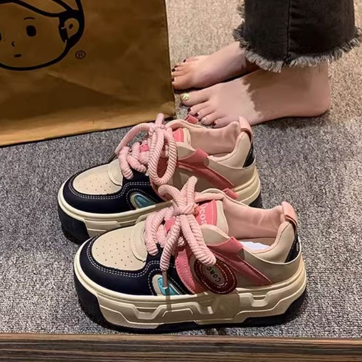 レディース スニーカー ランニング スポーツ ダンス 厚底 美脚 脚長 かわいい 大人可愛い シンプル カジュアル おしゃれ かっこいい レトロ ラブリー キュート ガーリー スポーティー ラフ ルーズ クール モード 主役級 存在感