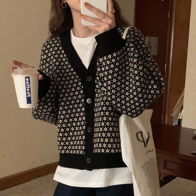 ニットカーディガン トップス カーディガン 袖あり 長袖 Vネック 前開き かわいい 大人可愛い きれいめ シンプル カジュアル 大人 上品 おしゃれ お洒落 大人可愛い 大人女子 こなれ感 ラフ ラブリー キュート ガーリー 個性的 モダン 主役級 存在感 柄 秋 冬 10代 20代