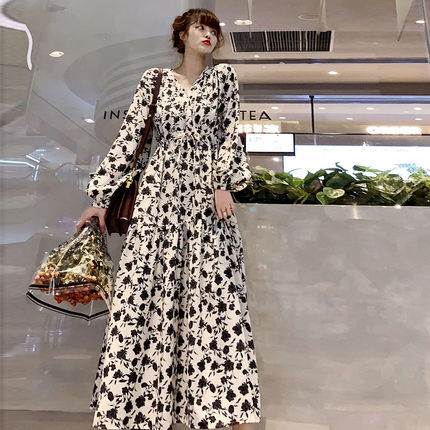 花柄ワンピース ワンピース フレアワンピース ワンピドレス ロング ロング丈 袖あり 長袖 Vネック フレア ウエストマーク ウエストリボン ハイウエスト ポリエステル かわいい 大人可愛い きれいめ シンプル カジュアル 大人 上品 おしゃれ お洒落 大人可愛い 大人女子
