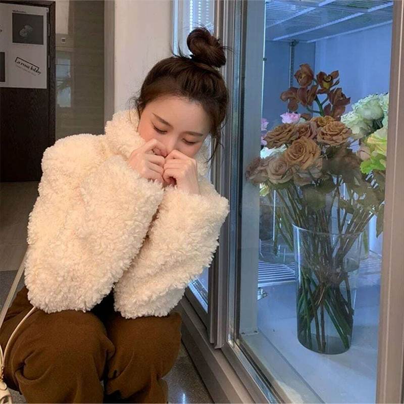 Eco fur shortレディース かわいい 大人可愛い きれいめ 上品 おしゃれ かっこいい こなれ感 個性的 エレガント 都会的 ナチュラル オフィス ビジネス OL 通勤 学生 学校 デート お出かけ お泊まり 9,750円