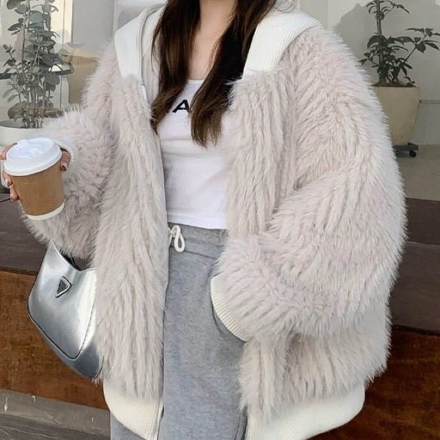 アウター コート ミディアム丈 長袖 前開き フード ポケット もこもこ ふわふわ 切り替えデザイン かわいい 大人可愛い きれいめ シンプル 上品 おしゃれ かっこいい レトロ ラフ こなれ感 個性的 主役級 存在感 抜け感 冬 キュート レディース 女性用 ママ マタニティ