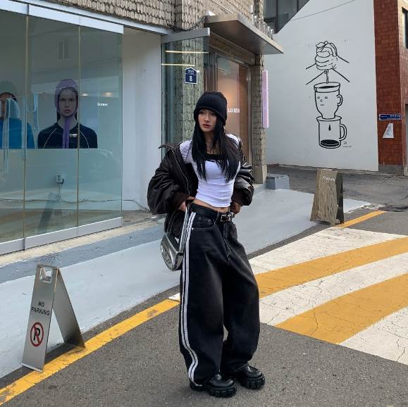 カジュアル リラックス パンツ ジャージ ボトムス フルレングス ストレート かわいい 大人可愛い シンプル カジュアル おしゃれ かっこいい レトロ こなれ感 ラフ メンズライク ボーイッシュ スポーティー ルーズ 個性的 クール 存在感 とろみ感 抜け感 カレッジ風 9,968円