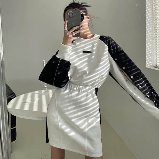 衣装 膝丈 ひざ丈 膝上 袖あり 長袖 Uのど首 ラウンドのど首 襟なし 否色合い か細い バイ色合い 色彩設計 好いたらしいめ 分かりやすい 成年者 今めかしい 着飾る レトロ こなれ感 冷やりとした 今めかしい 今めかしい 抜け感 第一義的 酉の方角天然ゴム 無地 春 秋 20代 30代 レディース お上さん用