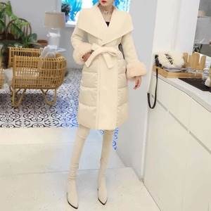 レディース コート ロング ボリューム袖 タイト スリム 細身 ウエストリボン キルティング ファー 大人可愛い きれいめ シンプル 上品 おしゃれ かっこいい こなれ感 クール モード系 エレガント 存在感 都会的 ラグジュアリー 冬 謝恩会 二次会 クリスマス