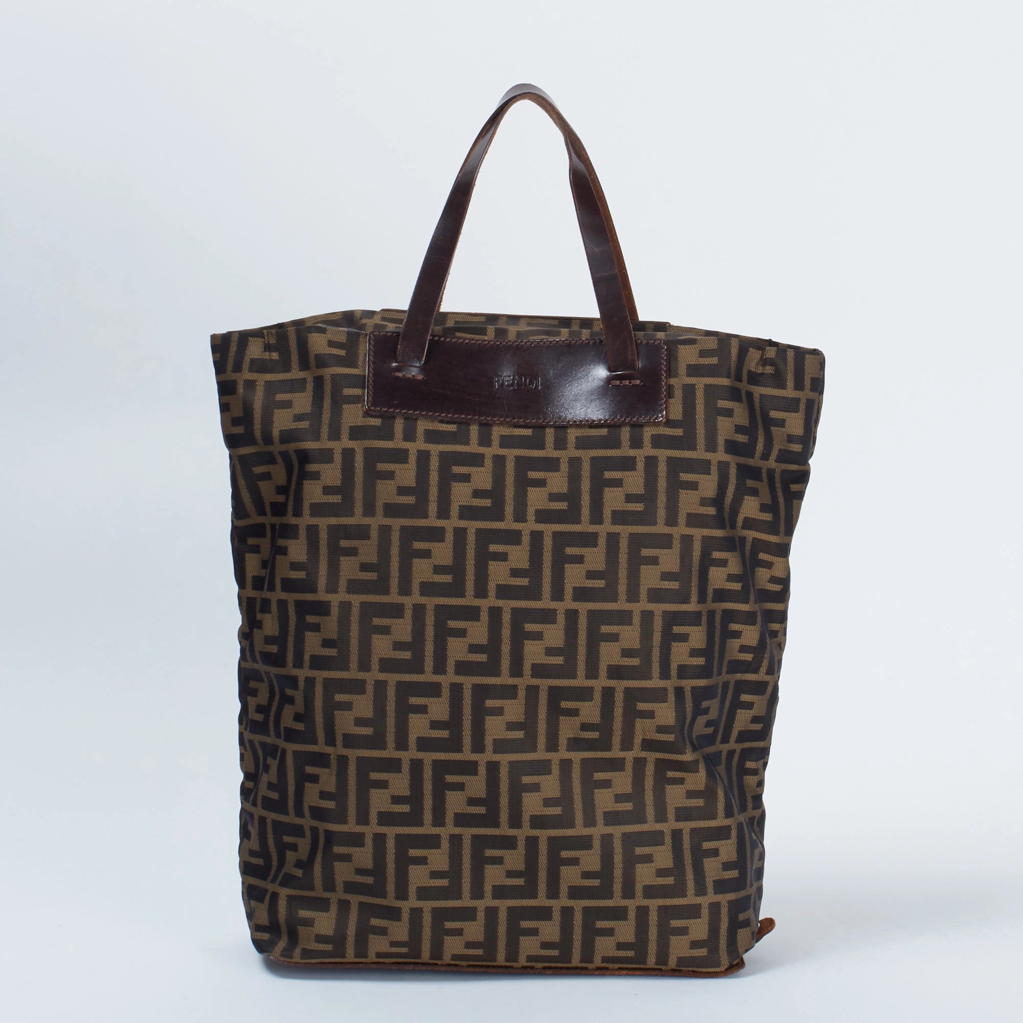 楽天市場】【FENDI】フェンディ『ズッカ柄 トートバッグ』16328