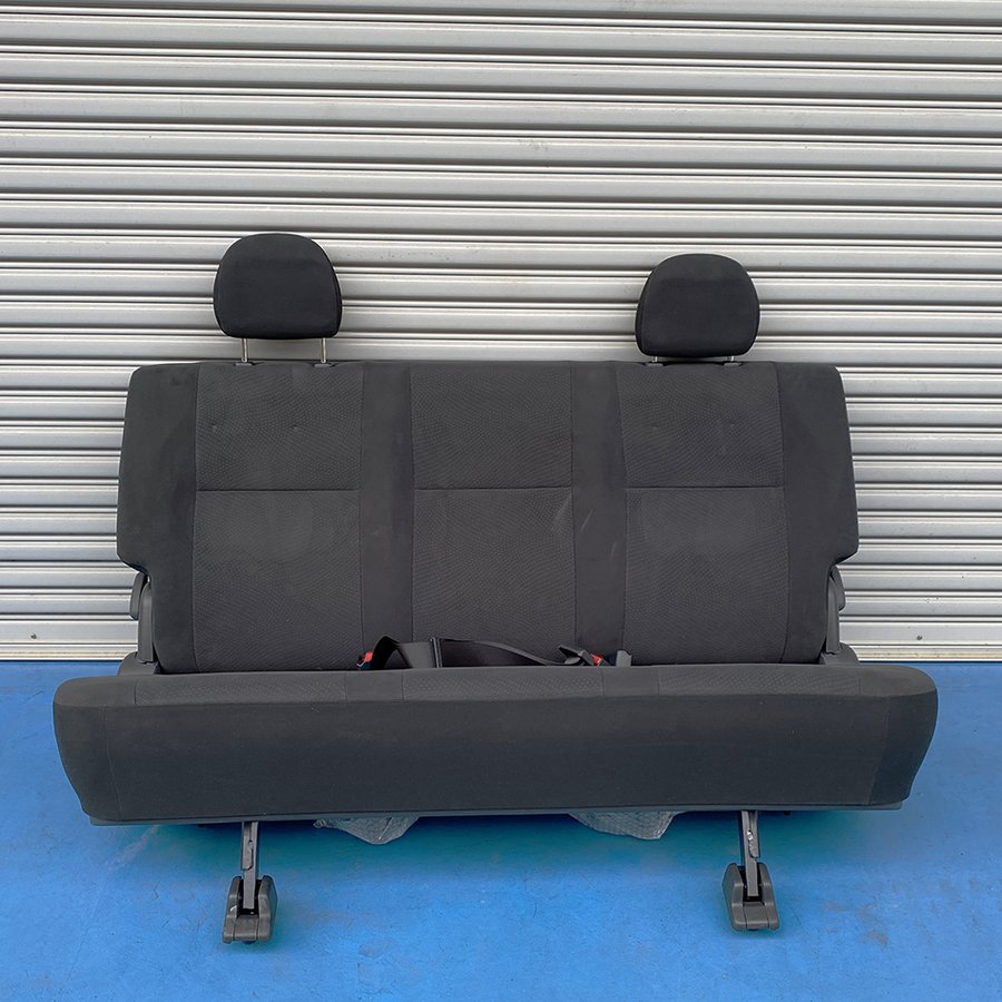トヨタ　ハイエース200系　S-GL用純正リアシートベルトキット　セカンドシート 純正シート]200系 ハイエース用セカンドシート移動キット