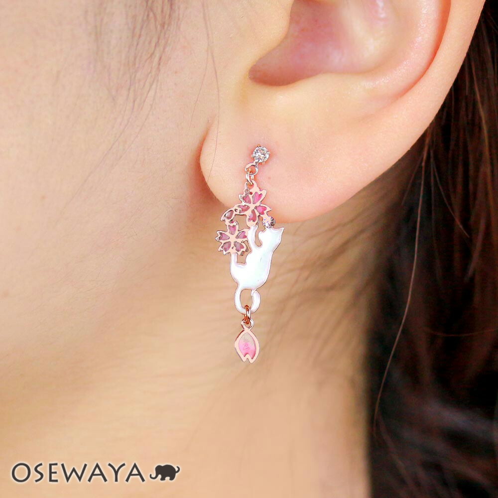 可愛い白猫黒猫ツインピアス2 ◇新品◇BOX付き☆黒猫ピアス☆青い目☆小振り可愛い☆両耳
