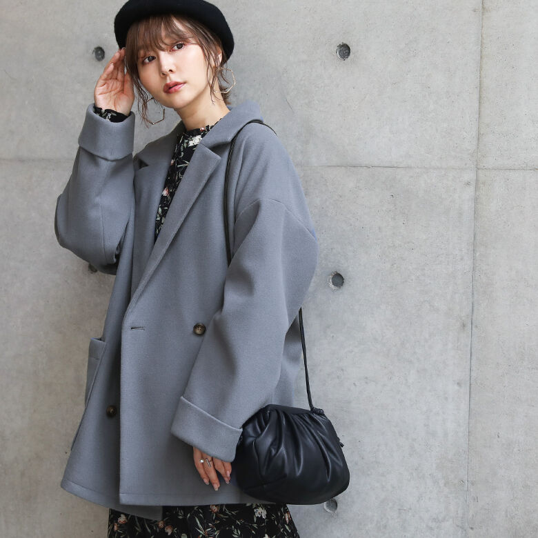 ジャケットの上に着られるコートはこの２パターンで スタイリスト川上さやか 元会社員スタイリスト川上さやかが提案 大人の冬の仕事服 Mi Mollet ミモレ 明日の私へ 小さな一歩 1 2