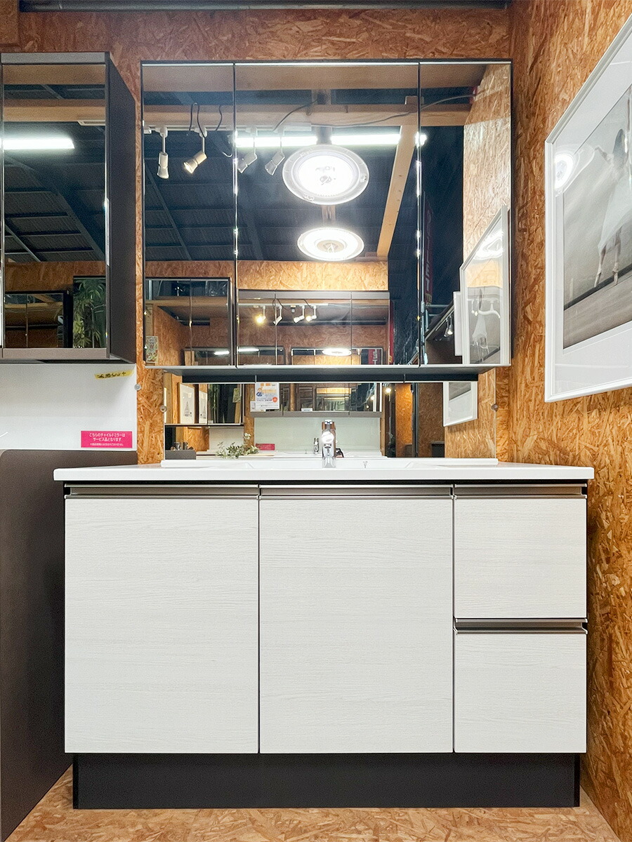 【モデルルーム展示品】【特注・未使用品】W1210 洗面化粧台 木目調ホワイト / W1200 チャイルドミラー / W1210 三面鏡付き収納セット マンション 戸建て リフォーム【Y0326-03】
