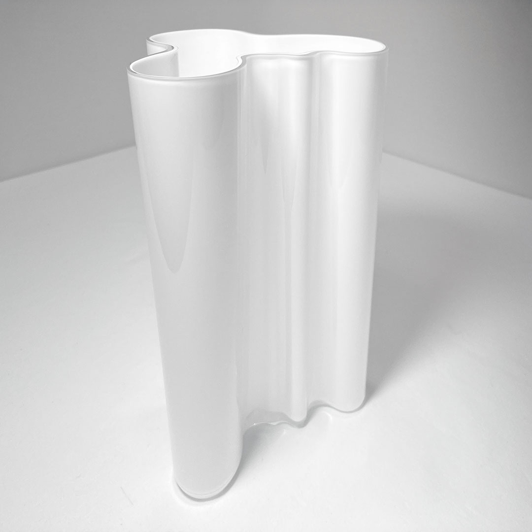 【新古品】【モデルルーム展示品】IITTALA(イッタラ) Alvar Aalto(アルヴァ・アアルト) ベース 花瓶 H25.1cm 無鉛ガラス ホワイト【Y0908-54】