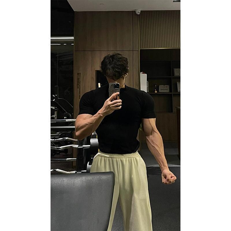 Tシャツ メンズ 男性用 ヘビーウェイト 厚手 筋肉強調 ボディライン 接触冷感 吸汗速乾 通気性 半袖 3分袖 クルーネック 丸首 袖口スリム ストレートフィット インナー アンダーシャツ 重ね着 トレーニング スポーツ フィットネス カジュアル 普段 の商品写真