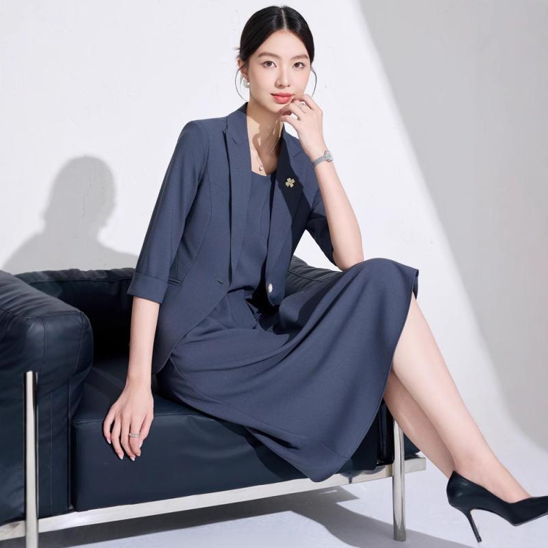 衣装 レディース 西装風 技能服 通い用 セットアップ 上衣 スコート ズボン下 組みあわせ 七分袖 九分ズボン下 ポリエステル スパンデックス 伸ばすこと 人となり 窈窕たる 青 紫サクラ色 薄墨色 黒いこと 春 2025(x2)