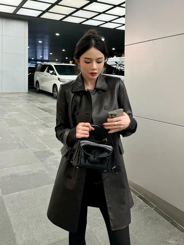 厚地の外套 レディース 真っただ中丈 ダブル前胸部 羊なめし革 人はだ ロング厚地の外套 風防ガラス 黒 長袖 直筒型 方領 通い 人となり 秋冬 秋服 サクラ色系 黒いこと 象牙色 軽さ 飛び切り感 吸湿速乾 生まれ変わり衣料繊維 うつり変わり 研ぎあげる影ぼうし 普段使い走り アウトドア