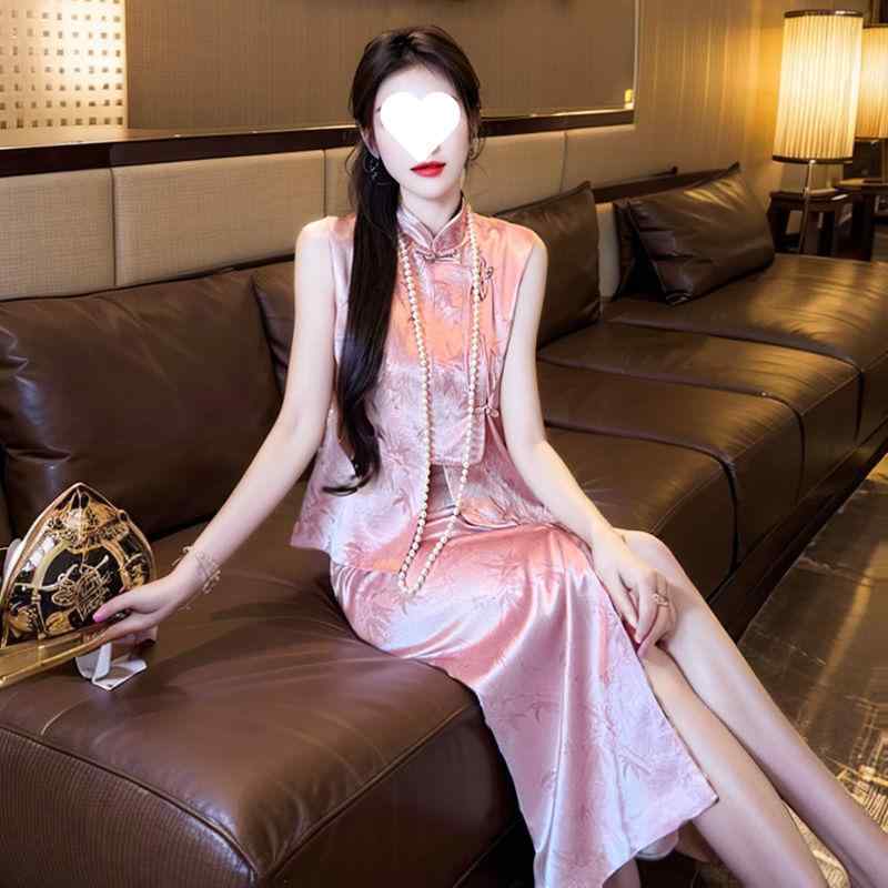 衣裳 亭主もち用 ロング丈 瀬戸もの御召しもの 風 セットアップ スコート きつい ノースリーブ さくら色系 ポリエステル 背広 照明ランプ色つや 名取り草 表どおり表現スタイル 御前上等感 うつり変わり 非対称 伸縮性 普段使い