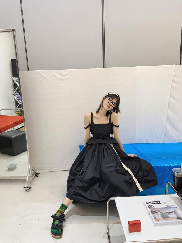 衣裳 レディース 衣裳 半袖 黒 衣裳 フレンチ レトロ 真四角のど首 酉の方角目じるし 太陽面爆発衣袂 ひらひら 好いたらしいめ ゆったり シフォン 日常使い走り 黒いこと