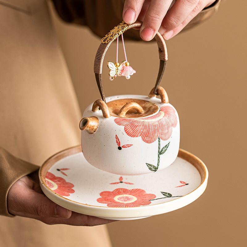 急須 和食器 手作り 粉引 刻絵 太陽花 つる手 茶器 陶器 焼き物 持ち手 熱くない フィルター付き ティーポット 一人用 148ml 小さめ 茶道 道具 おしゃれ かわいい レトロ モダン 新中式 自宅用 普段使い おもてなし ギフト|Fun Time Market