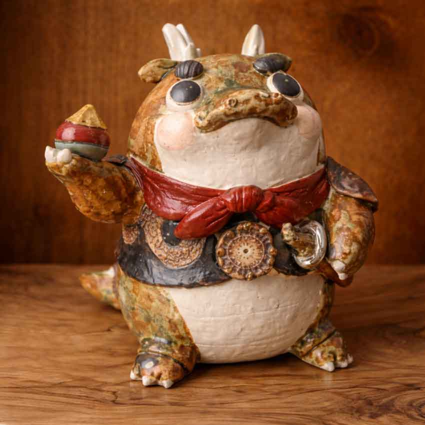*常滑焼作家　竹内文子作　辰 龍大将 干支縁起置物　/ご出産祝い 干支 登り龍 りゅう たつ 辰 縁起物 縁起置物 作家もの 招福｜オストゥーニ（インテリア雑貨）