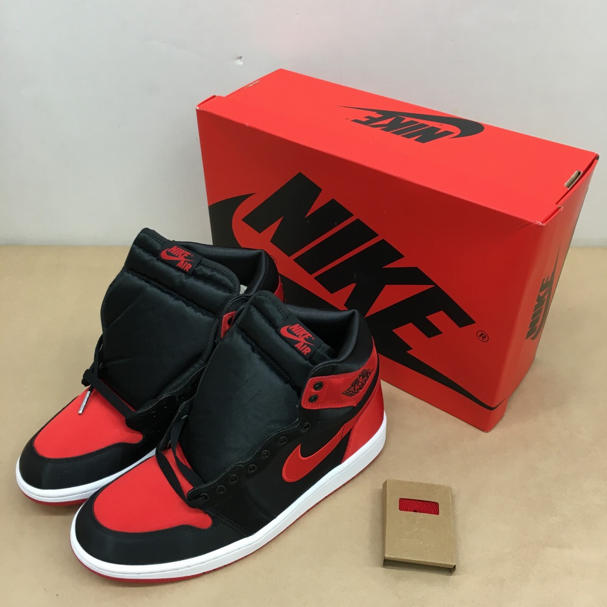 【貨物輸送無料】NIKE Women’s AIR JORDAN １ RETRO HIGH OG Satin Bred FD4810-061 大きさ28珊【未当て嵌める】【003】
