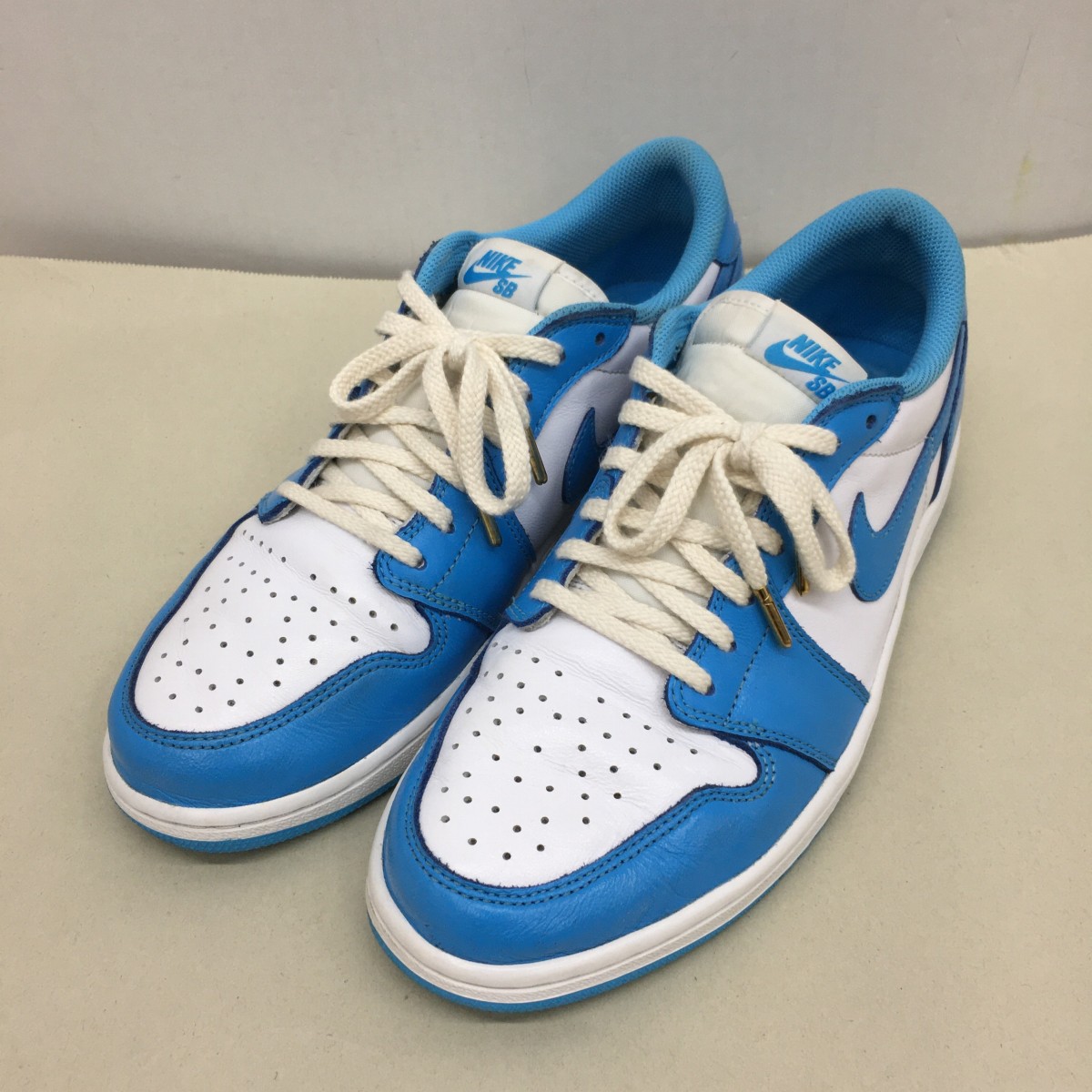 【送料無料】NIKE SB AIR JORDAN １ LOW UNC CJ7891-401 サイズ27.5cm【中古品】【003】