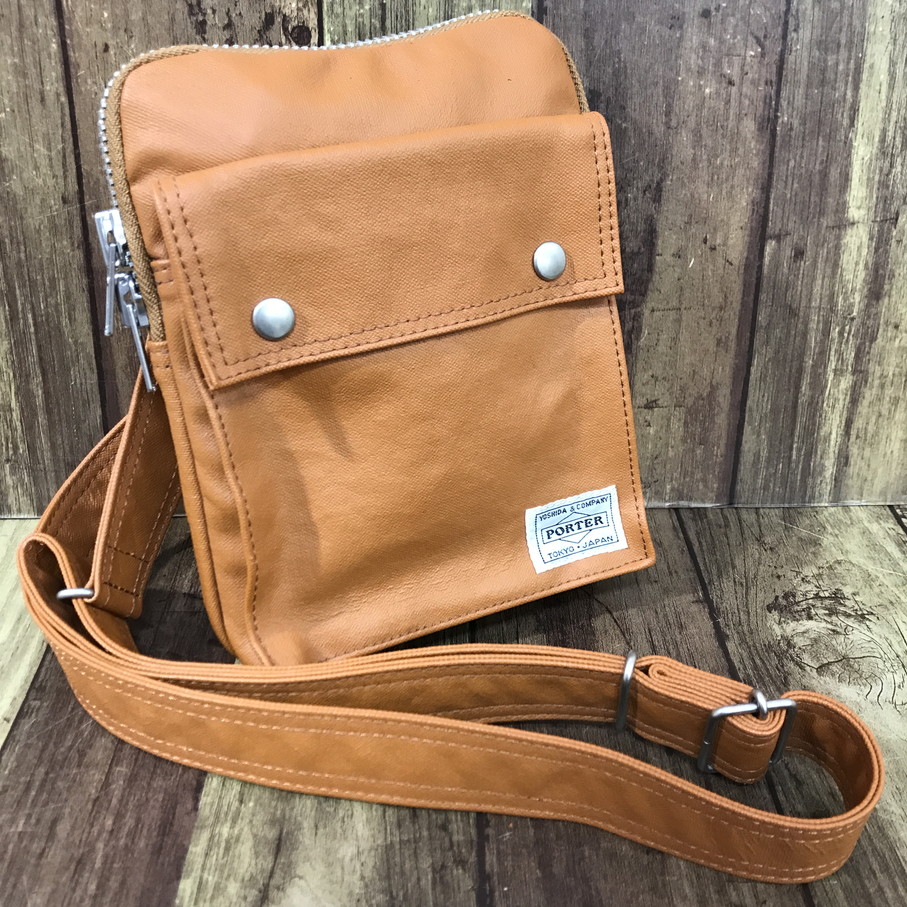 【送料無料】PORTER FREESTYLE ポーター Sサイズ 縦形ショルダーバッグ キャメル 707-07146【中古】 【004】|オタカルチャー