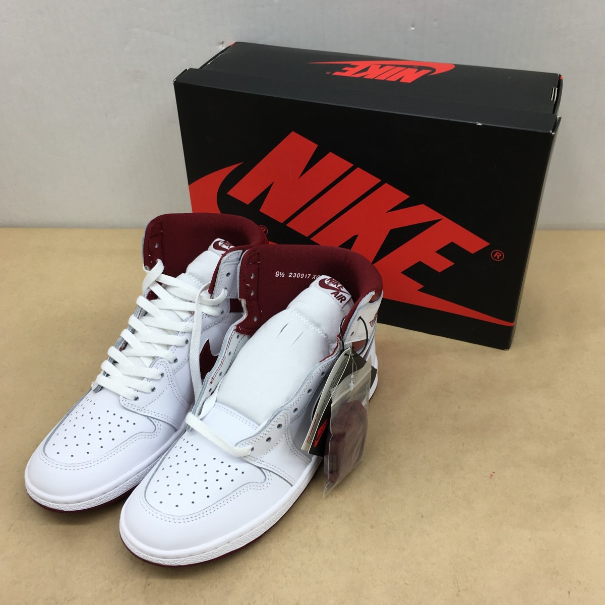 【送料無料】NIKE AIR JORDAN 1 HIGH '85 Metallic Burgundy BQ4422-161 サイズ27.5cm【未使用】【003】