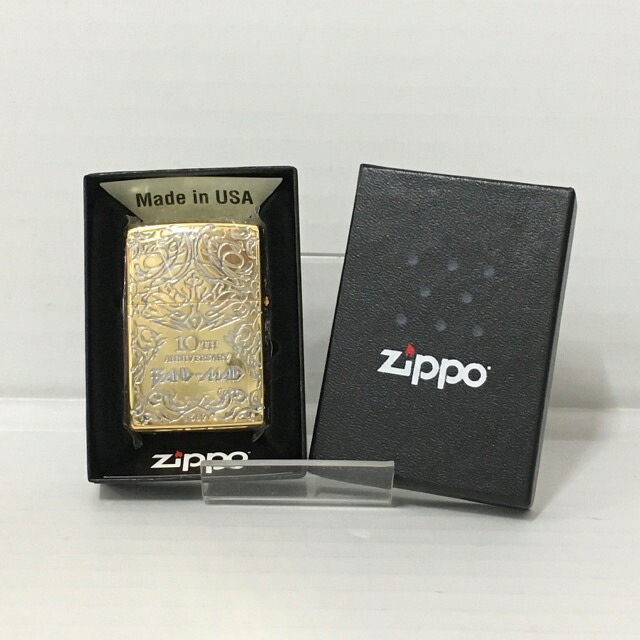 【送料無料】BAND-MAID 10周年記念スペシャルZippo (シリアルナンバー入り)　ファンクラブ「お盟主様」受注限定品　バンドメイド　ジッポー　オイルライター　ユニセックス　ゴールド【中古】【006】