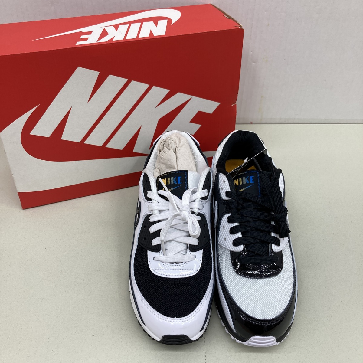 【貨物輸送無料】NIKE AIR MAX 90 SE LUCHA LIBRE \"BLACK/WHITE-WHITE-POLLEN\"" 大きさ27.5糎 DM6178-010【未当て嵌める】【003】"