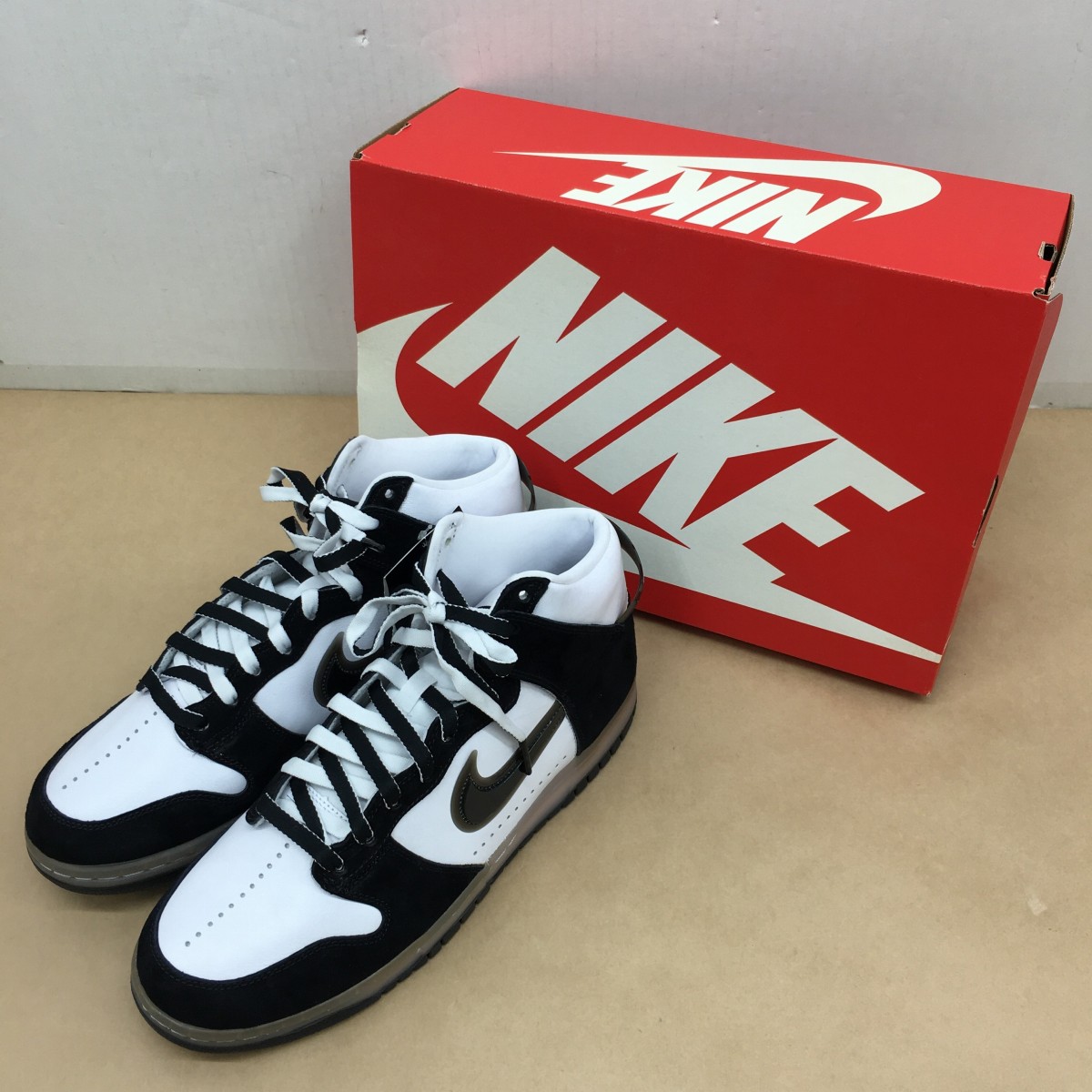 【貨物輸送無料】SLAM JAM x NIKE DUNK HIGH WHITE/CLEAR BLACK DA1639-101 大きさ29糎【未当て嵌める】【003】