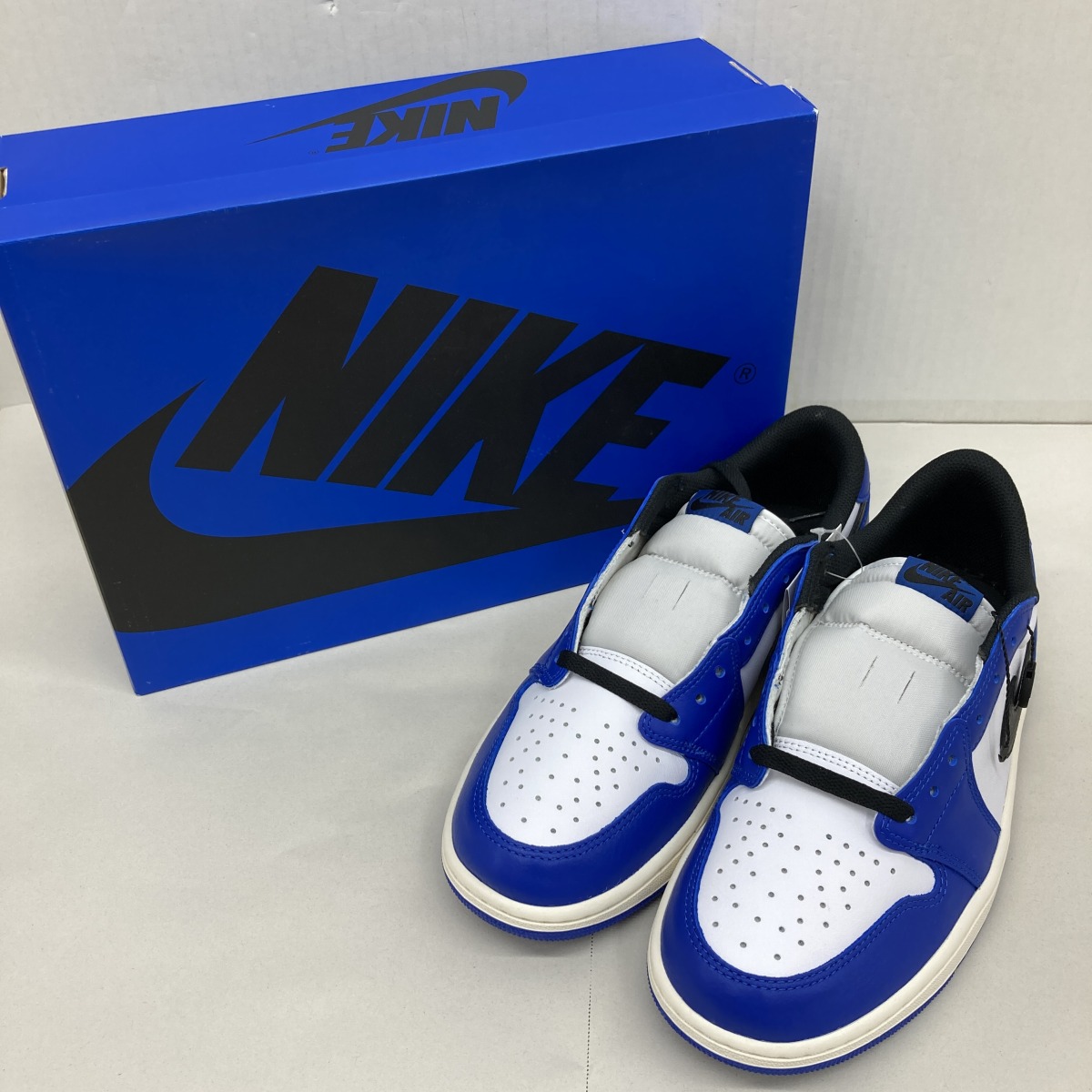 【貨物輸送無料】NIKE AIR JORDAN 1 RETRO LOW OG Game Royal \"WHITE/BLACK-GAME ROYAL-SAIL\"" 大きさ28.5糎 CZ0790-140【未当て嵌める】【003】"