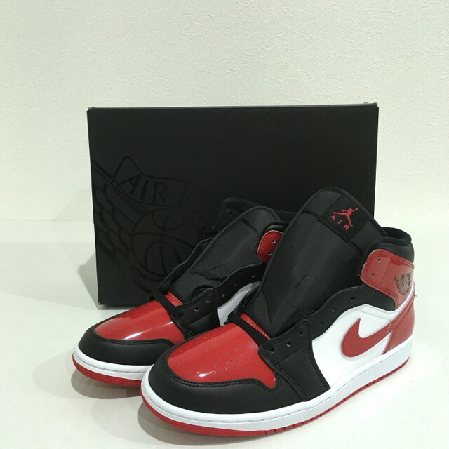【貨物輸送無料】NIKE AIR JORDAN 1 MID SE BLACK/VARSITY RED-WHITE HV4091-006 ナイキ 大気圏 ジョーダン 1 MID SE スニーカー メンズ 黒いこと バーシティレッド 白いこと size:9.5（27.5糎）【中古】【006】