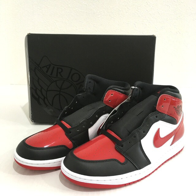 【貨物輸送無料】NIKE AIR JORDAN 1 MID SE BLACK/VARSITY RED-WHITE HV4091-006 ナイキ 大気圏 ジョーダン 1 MID SE スニーカー メンズ 黒いこと バーシティレッド 白いこと size:9（27糎）【中古】【006】