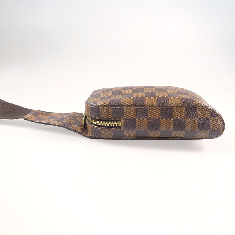 新作商品 ジェロニモスのボディーバッグ LOUIS VUITTON ヴィトン