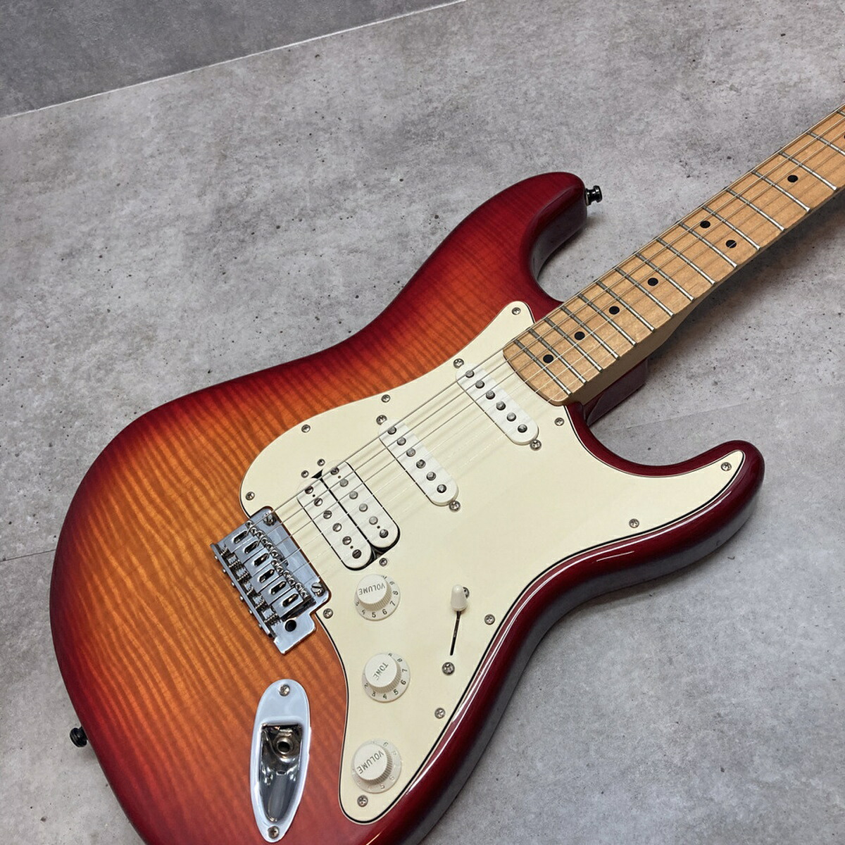 【中古】 Fender | フェンダー 楽器 Deluxe Stratocaster HSS Plus Top with iOS Connectivity 2015 送料無料!!【三重本店】