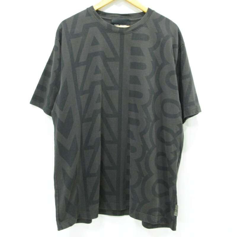 Marc Jacobs モノクラムクルネックTシャツ C602C08RE22 084 MARC JACOBS（マークジェイコブス）の「THE MONOGRAM BIG T