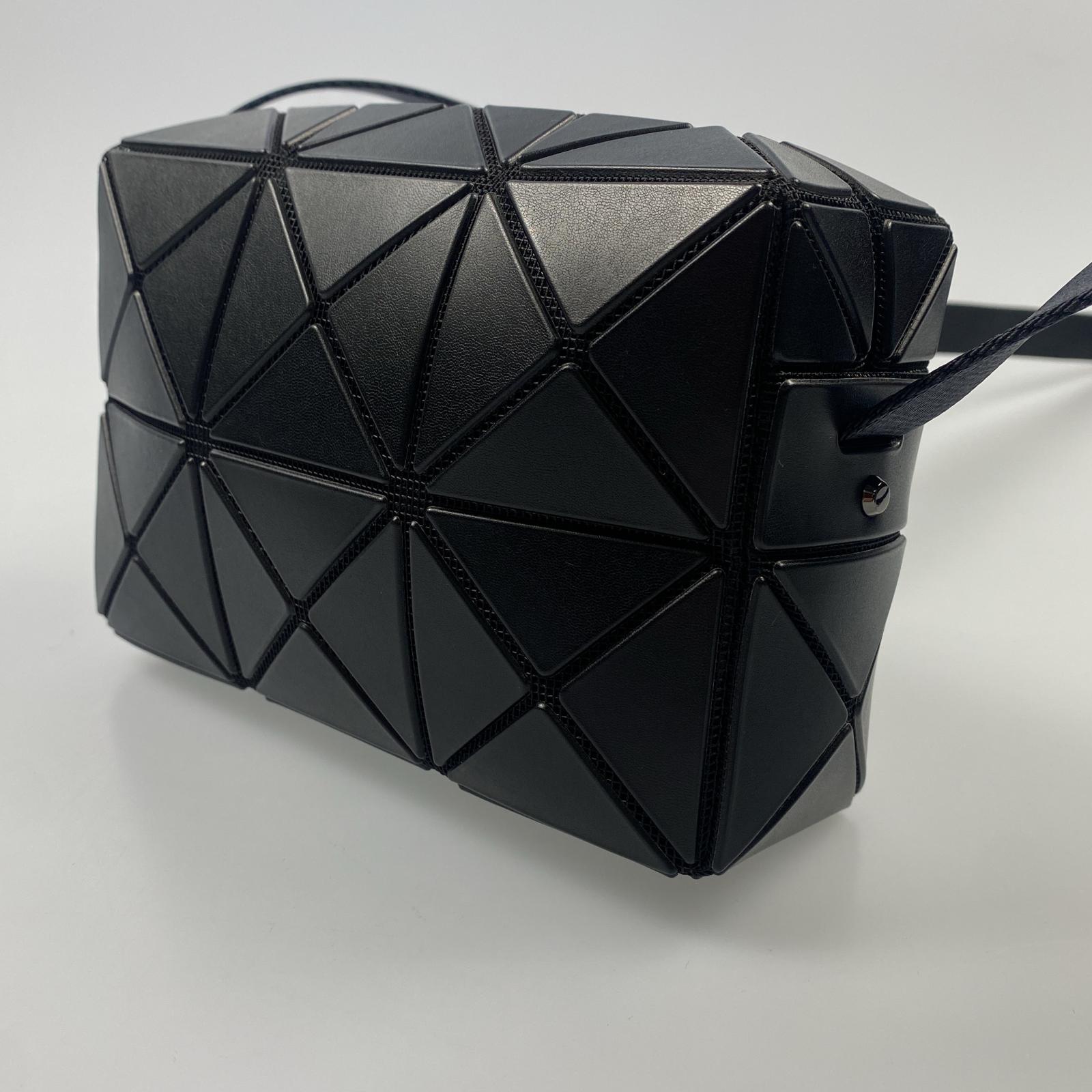 イッセイミヤケ　ブラックプリーツパーティーバッグ イッセイミヤケ ブラックプリーツパーティーバッグ