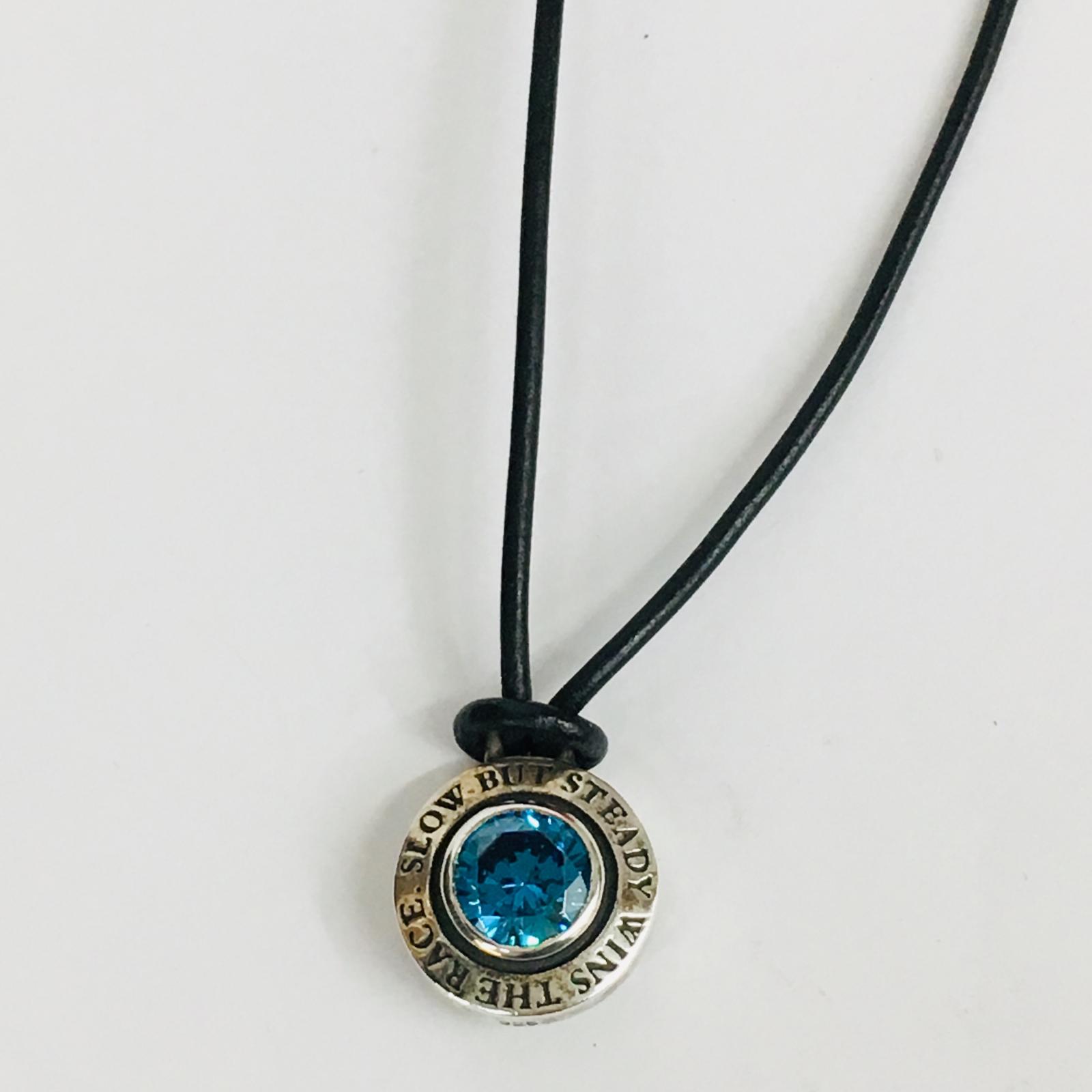 【中古】Dr MONROE | 御医者さんモンロー ﾚｻﾞｰｺｰﾄﾞﾘﾊﾞｰｼﾌﾞﾙﾍﾟﾝﾀﾞﾝﾄ 首飾り しろがね色【加古川店】